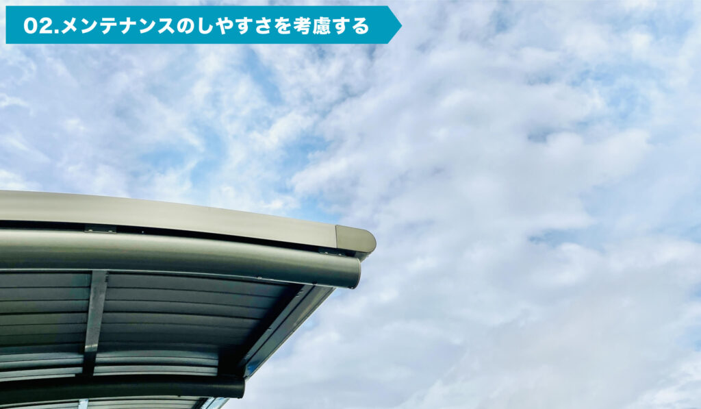 カーポートの屋根と空